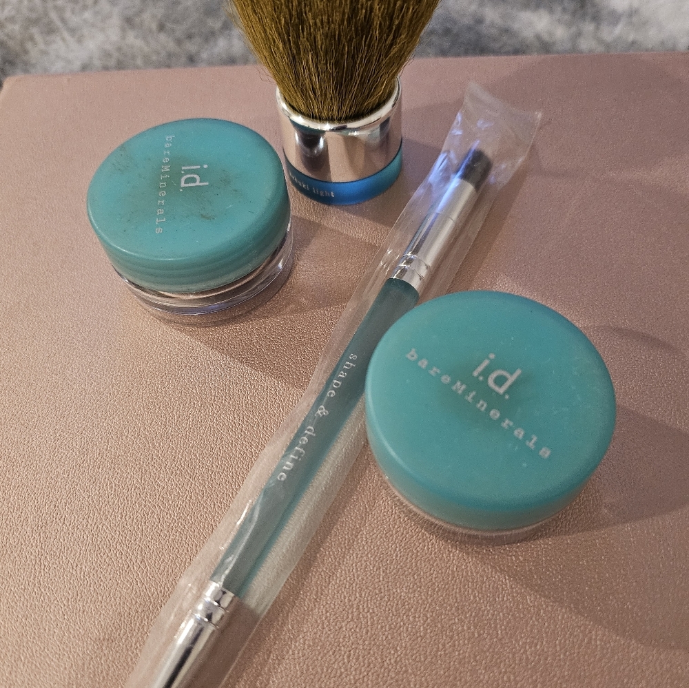 Bare minerals